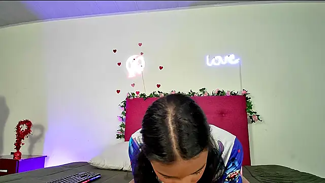 Ellie_Cute7 Adlı Modelin Canlı XXX Sohbeti