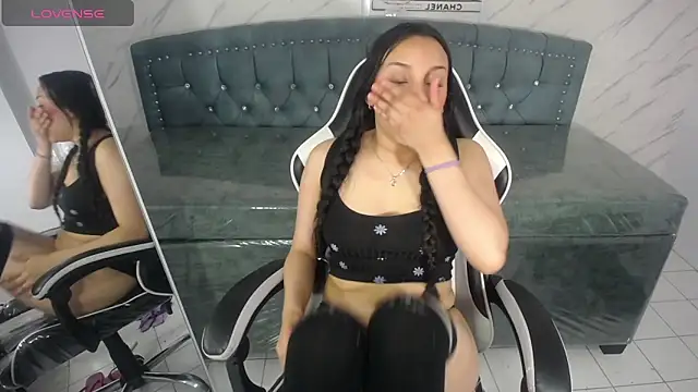 Chat +18 de lia_harper_t ao vivo