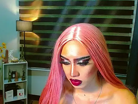HOLLYWOOD_QUEEN_88: вебкам-шоу