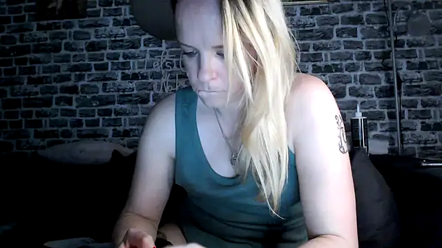 Show modela SexyMilf_1987 na web-kameri