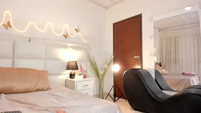 Živá chatovací místnost Antonella_Maxwell