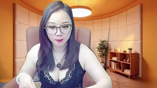 Dolcegattina-Asian élő XXX-chatje
