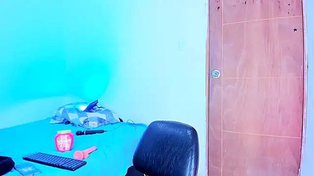 Онлайн чат XXX Emily_Coper18