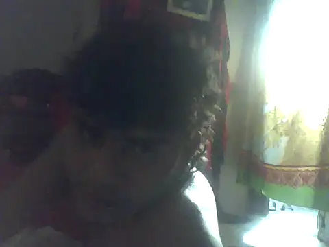 Show modela Tromg228 na web-kameri