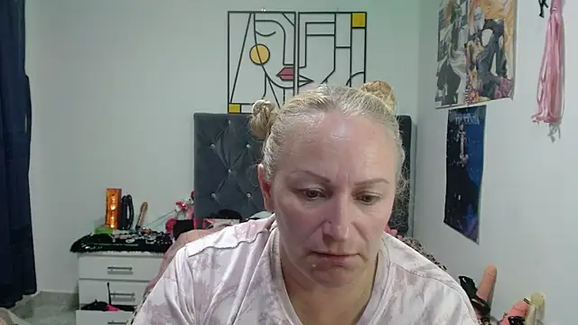 emperabigbootybigass Adlı Modelin Canlı XXX Sohbeti