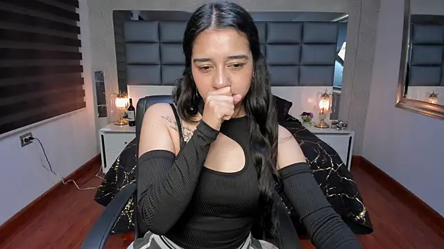 Evangelyn_clk Adlı Modelin Canlı XXX Sohbeti