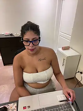 Chatroom XXX en direct de Shurabig