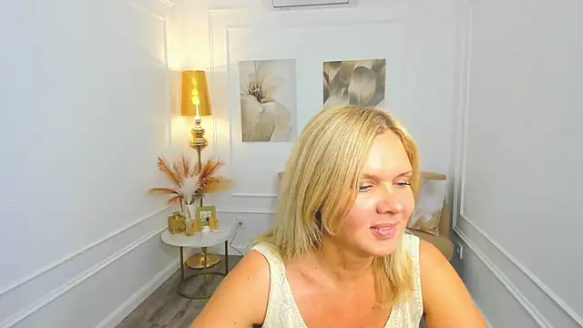 AgathaKlouin Chat XXX live
