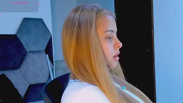 XXX chat uživo modela MikaelaStone