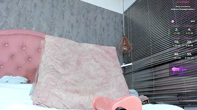 naomidibello Show in webcam