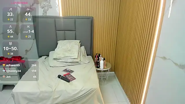 KORINASANTOS' Live XXX Chat