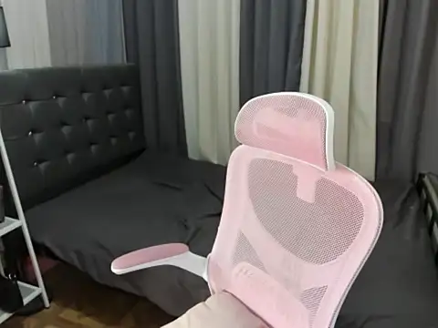 XTsUncutMargauxXのウェブカメラショー