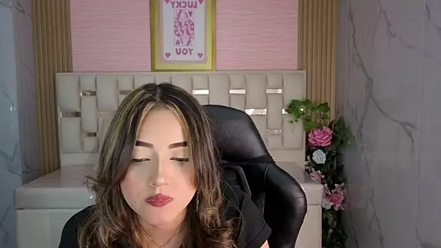 veronicaa_s Adlı Modelin Canlı XXX Sohbeti