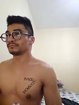 Lokomo32 Chat XXX live
