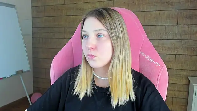 TinnaBurton's Live XXX Chat
