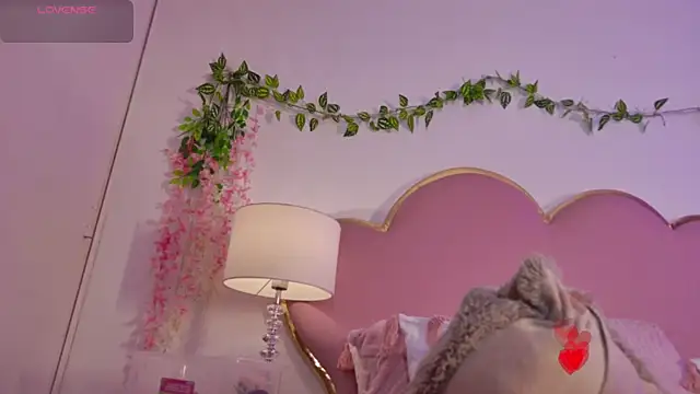AriaCush Adlı Modelin Canlı XXX Sohbeti