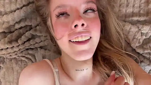 Catrinee webcam show