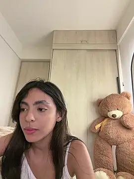Chat +18 de ZaraLuuv ao vivo