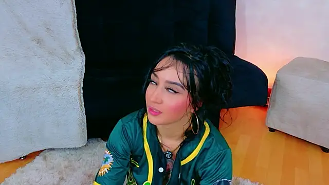EmmyEvans1 Adlı Modelin Canlı XXX Sohbeti