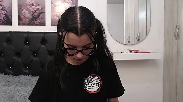 pinky_f00x's Live XXX Chat