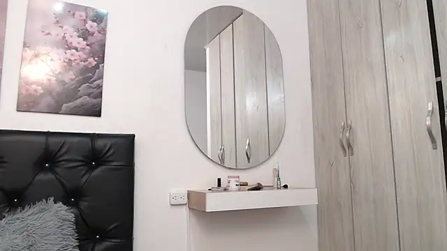 pinky_f00x's Live XXX Chat