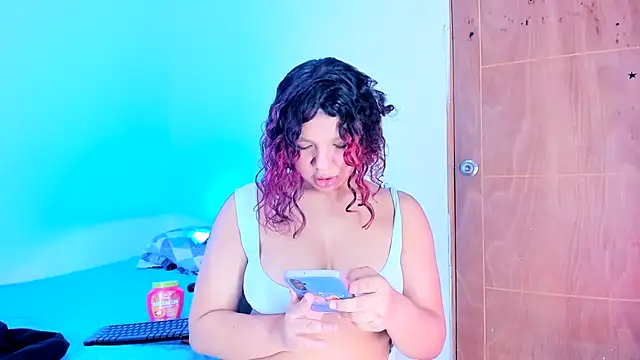 Emily_Coper18のライブXXXチャット