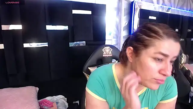 Alison-mar's Live Chat Room