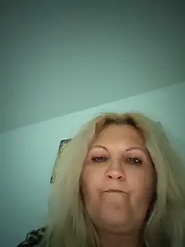 Divineblond Live XXX Chat