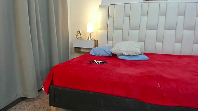 دردشة mask_red_girl الجنسية المباشرة