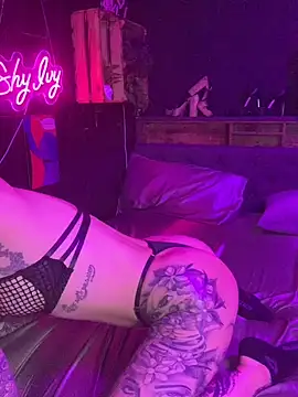 Chatroom XXX en direct de Shy-Ivy