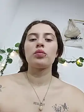 Chat +18 de Cherry_Boom18 ao vivo