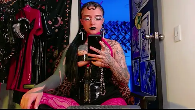 Agatha_BDSM élő XXX-chatje