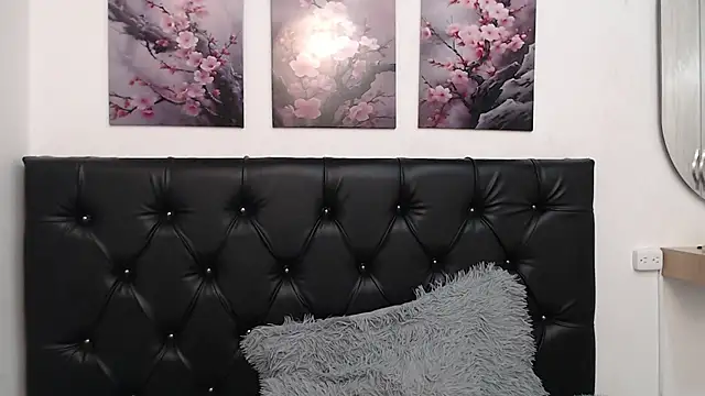 pinky_f00x's Live XXX Chat