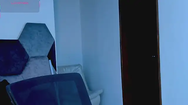 MikaelaStone – Naživo XXX chat