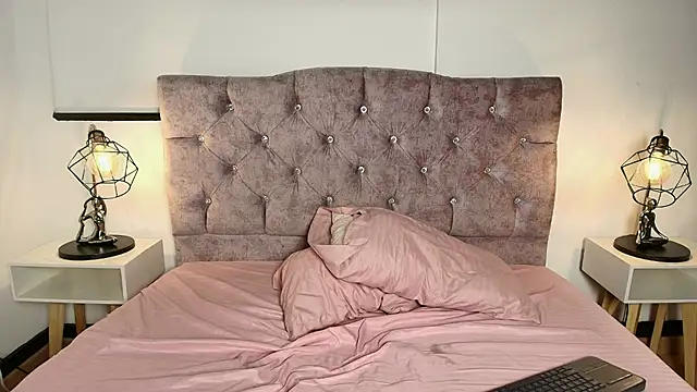 Ruby_Rouge_ 라이브 XXX 채팅