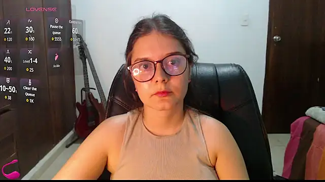 Онлайн чат XXX MadieeLorez