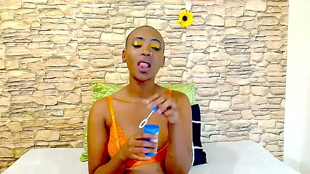 EbonyOlive69 Adlı Modelin Canlı XXX Sohbeti