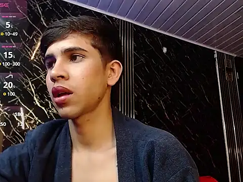 joshua_saenz_ Adlı Modelin Canlı XXX Sohbeti