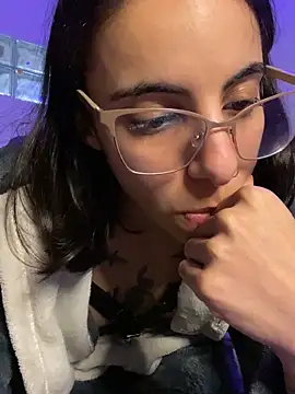 Chat +18 de Poison_Ivy_29 ao vivo