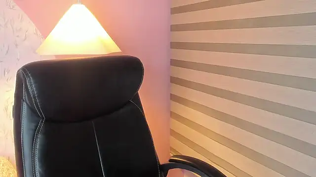 XXX chat uživo modela LILY_BRM