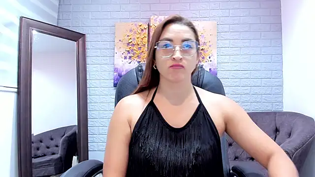 دردشة _LaraMom_ الجنسية المباشرة