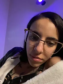 Chat +18 de Poison_Ivy_29 ao vivo