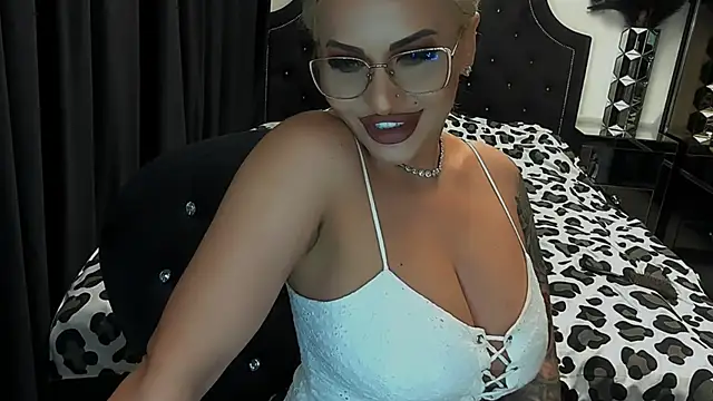LovelyBlondyxx – Live XXX-chat