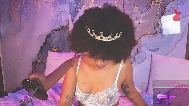 Show modela Aly1c3 na web-kameri
