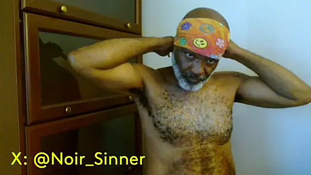 XXX chat uživo modela sinnernoir
