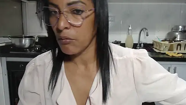 kateleyagrey Adlı Modelin Canlı XXX Sohbeti