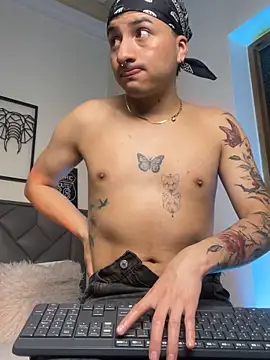 Show modela Dereck_Klain na web-kameri