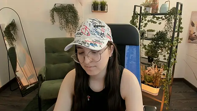 VirtuallVoyant's Live XXX Chat