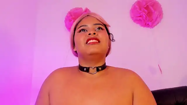 NaomiVelour's Live XXX Chat