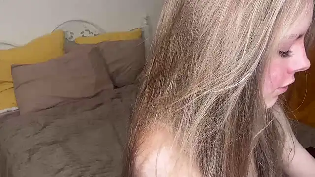 Catrinee élő XXX-chatje